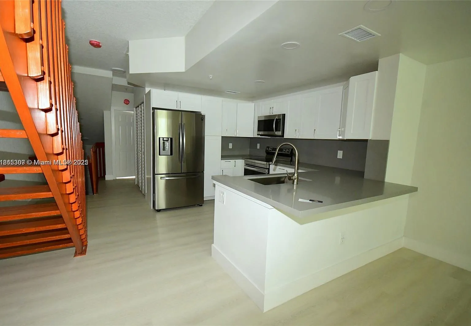 781 SW 148th Ave — Photo 4