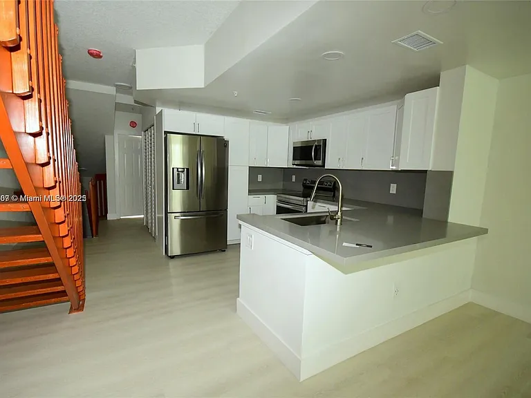 781 SW 148th Ave — Photo 4