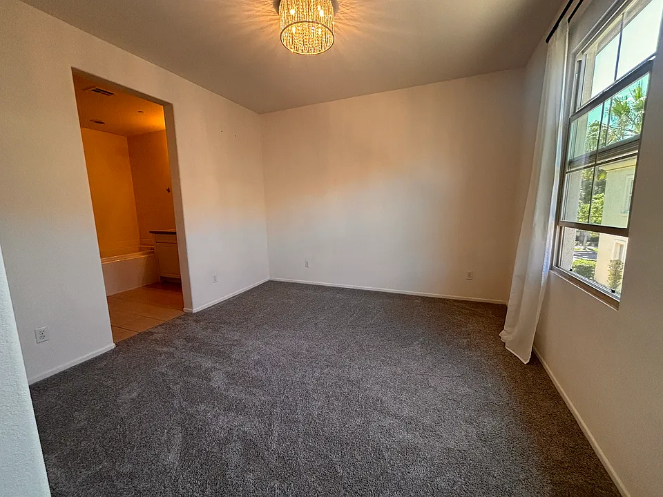 627 S Casita St