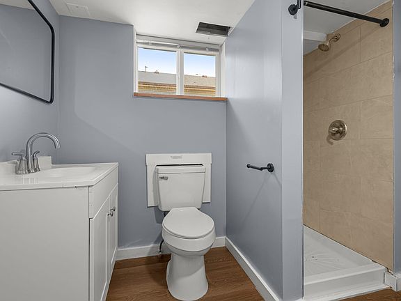 3rd image of 425 Vester St #1