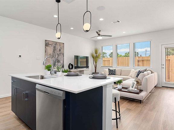 5th image of 1906 Olivos St