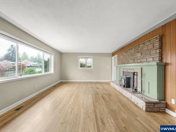 2032 Summit Ave NW, Salem, OR 97304