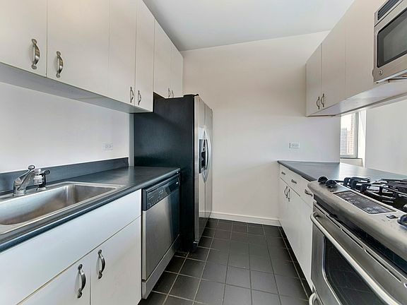 4th image of 360 E 88th St APT 27B