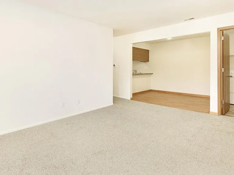 Tanglewood Apartments — Photo 14