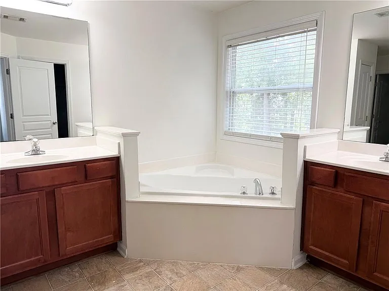 4306 Suwanee Brook Ct — Photo 43