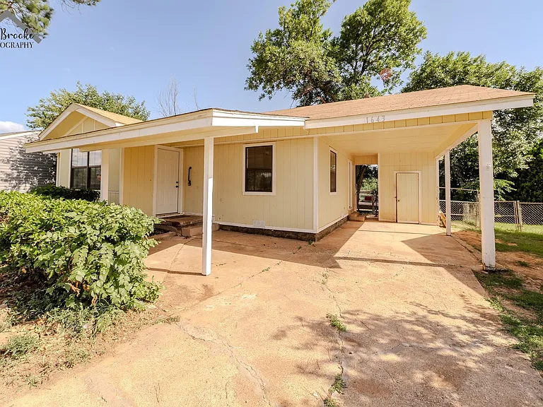 1643 Best Blvd — Photo 3