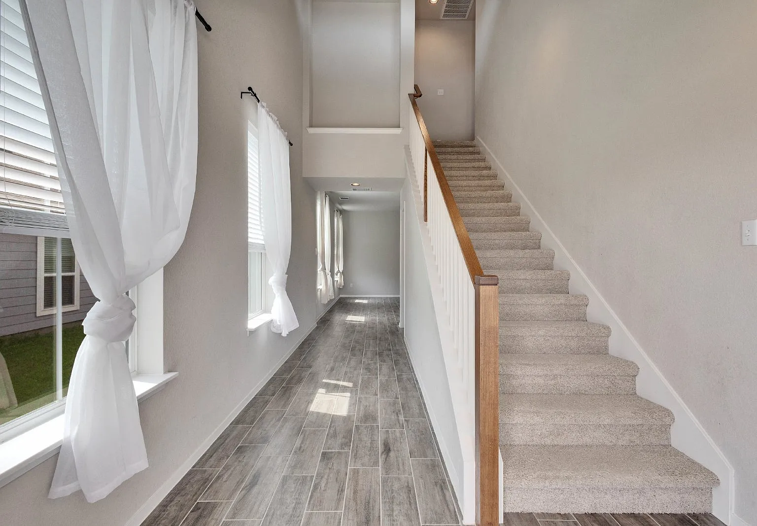 4 bed, 2.5 bath, 2099 sqft, $2,150 — Photo 3