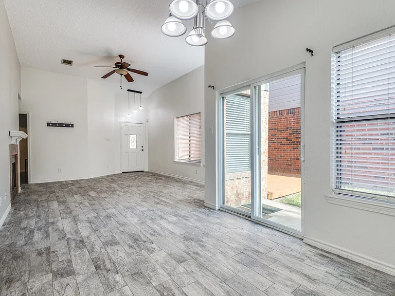 2021 Pheasant Dr — Photo 4