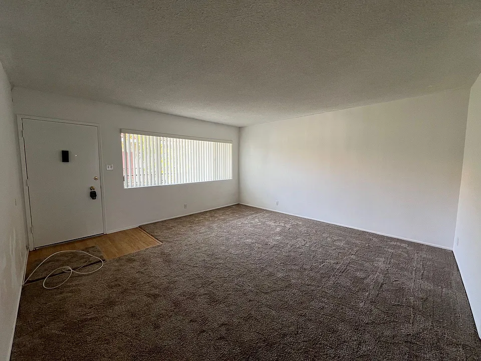 445 W 39th St