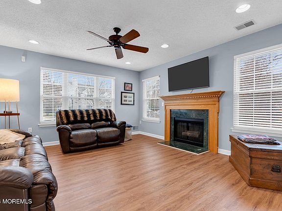 5th image of 701 Carnation Drive