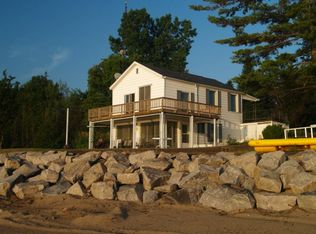 4673 Lakeshore Rd, Harbor Beach, MI 48441