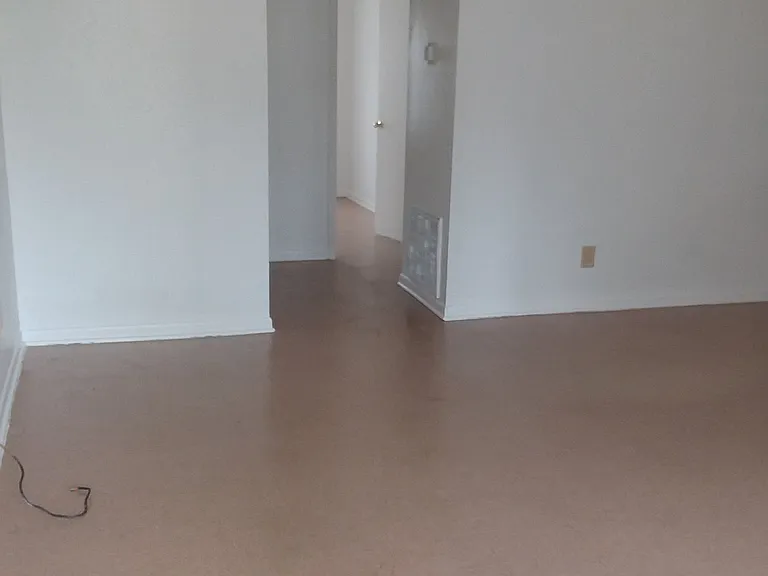 208 E Wells St — Photo 3