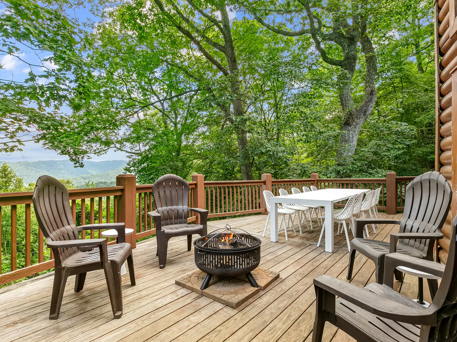 5 bed, 4690 sqft, $19,120 — Photo 4