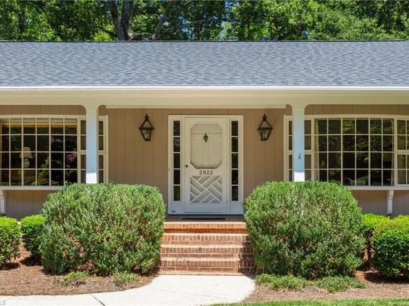 2922 Round Hill Rd, Greensboro, NC 27408