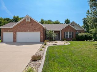 3240 Roan Hill Dr, Belleville, IL 62221