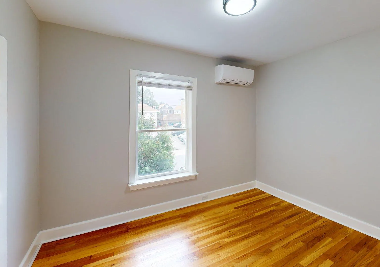 5 bed, 1834 sqft, $5,995 — Photo 3