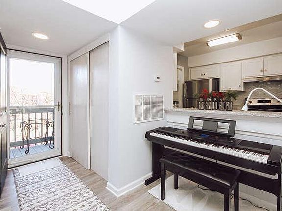 4th image of 11187 Harrowfield Rd