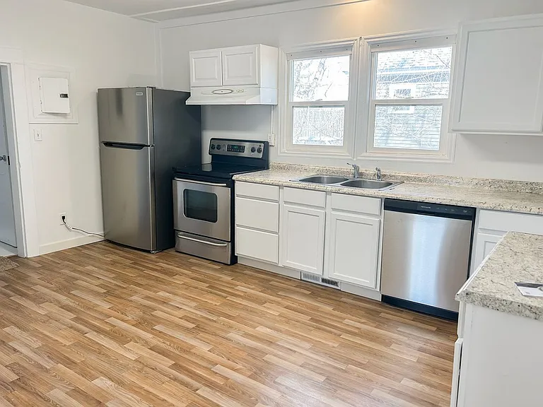 112 Durland Ave — Photo 5