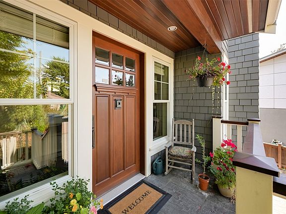 3rd image of 12 Briar Pl
