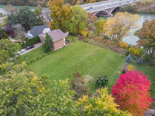 56 A Henley Dr, Saint Catharines, ON L2N 4A9