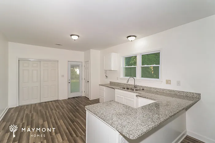 1592 Southern Ave — Photo 7