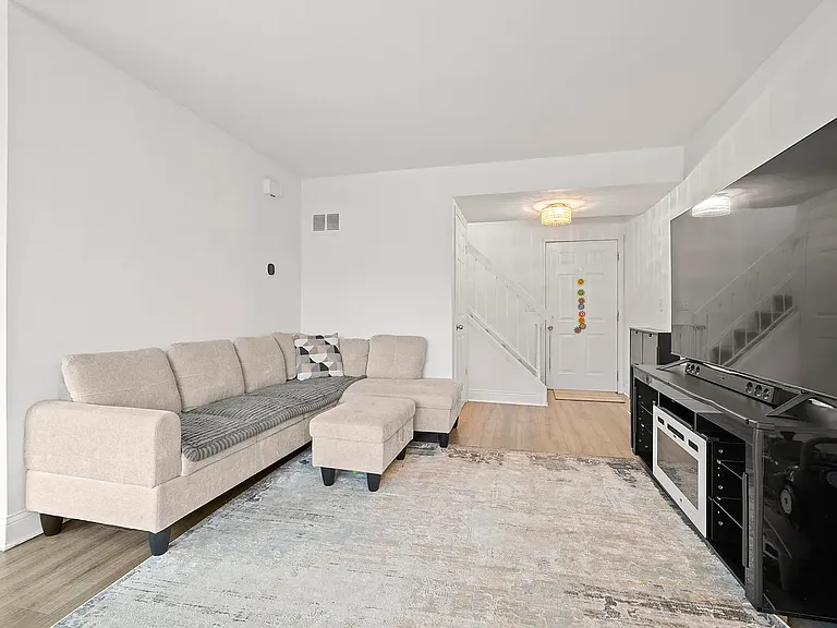 277 E Alpine Dr — Photo 5