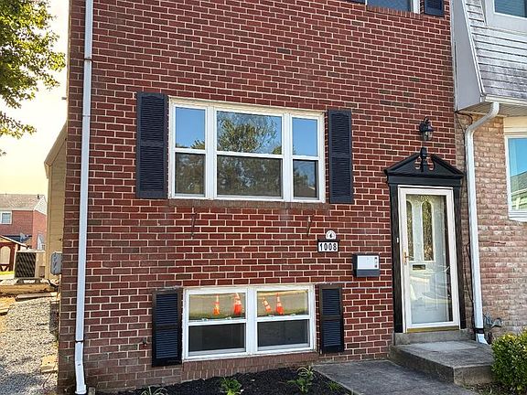 2nd image of 1008 Stormont Cir