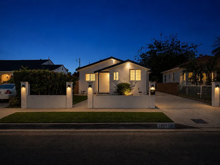Arcola Ave — Photo 2