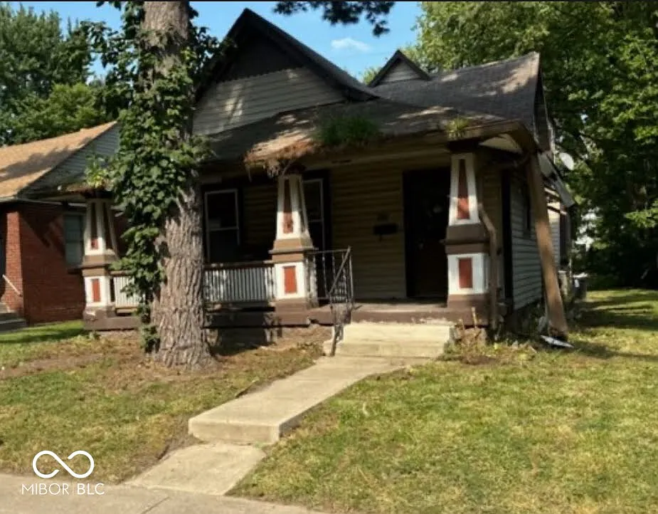 327 N Bradley Ave photo 1