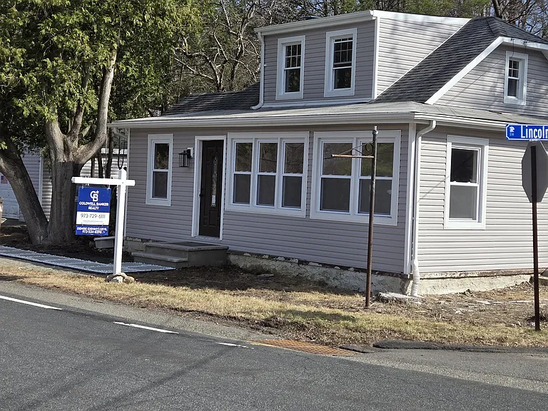 728 Glen Rd — Photo 1