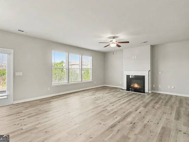 100 McGinnis Cir — Photo 4