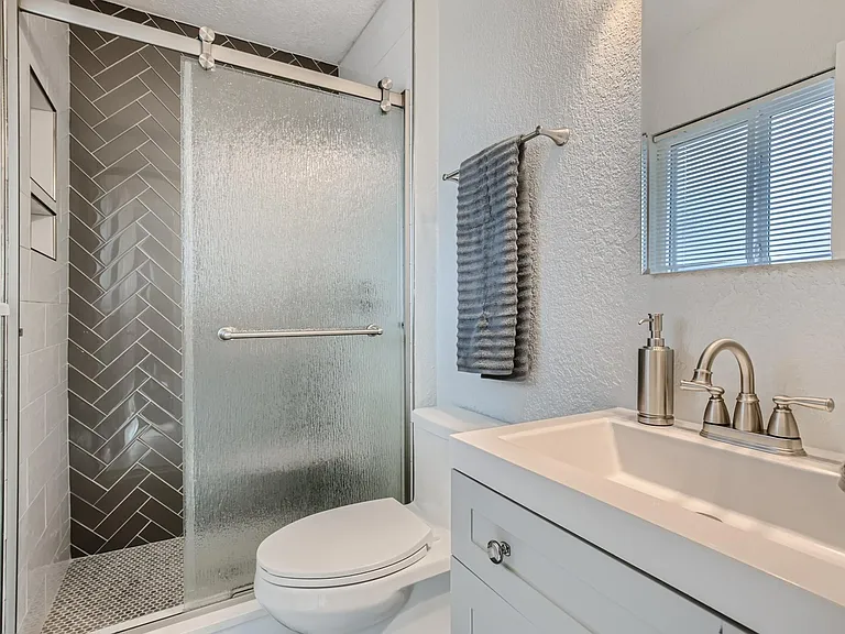 660 W 79th Pl — Photo 6