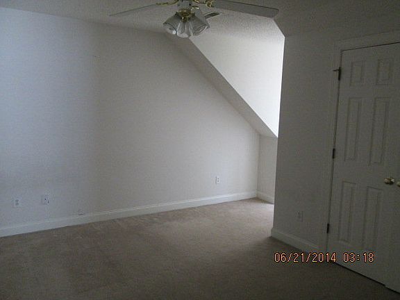 4th image of 1509-11 Winterberry Drive