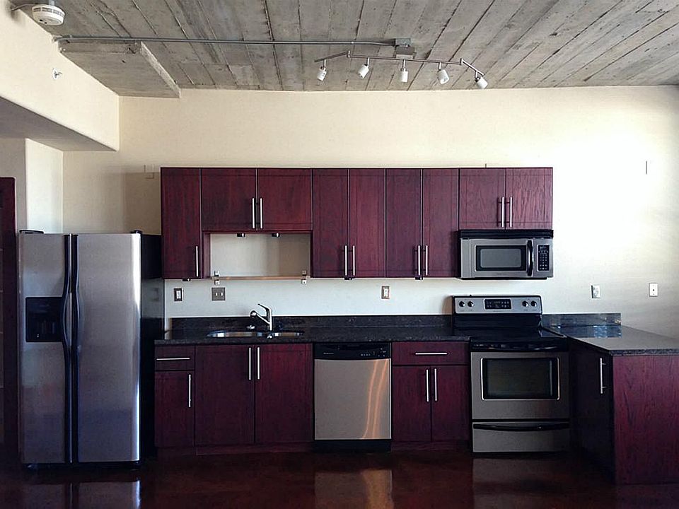 1st image of 2205 McKinney St APT 405