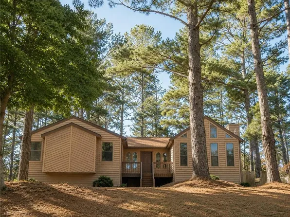 1081 Oak Rd SW, Lilburn, GA 30047