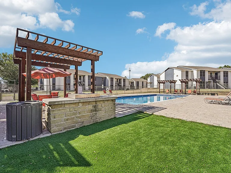 Poolside Pergola with Dining Space in Waco Apartments