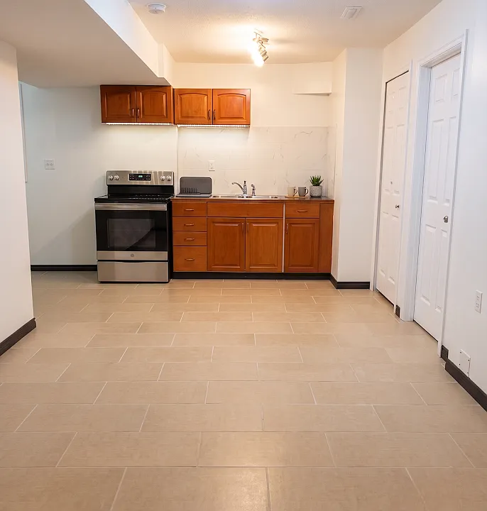 1628 Nanaimo St #7