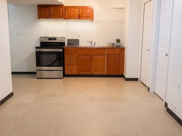 1628 Nanaimo St #7, New Westminster, BC V3M 2G6