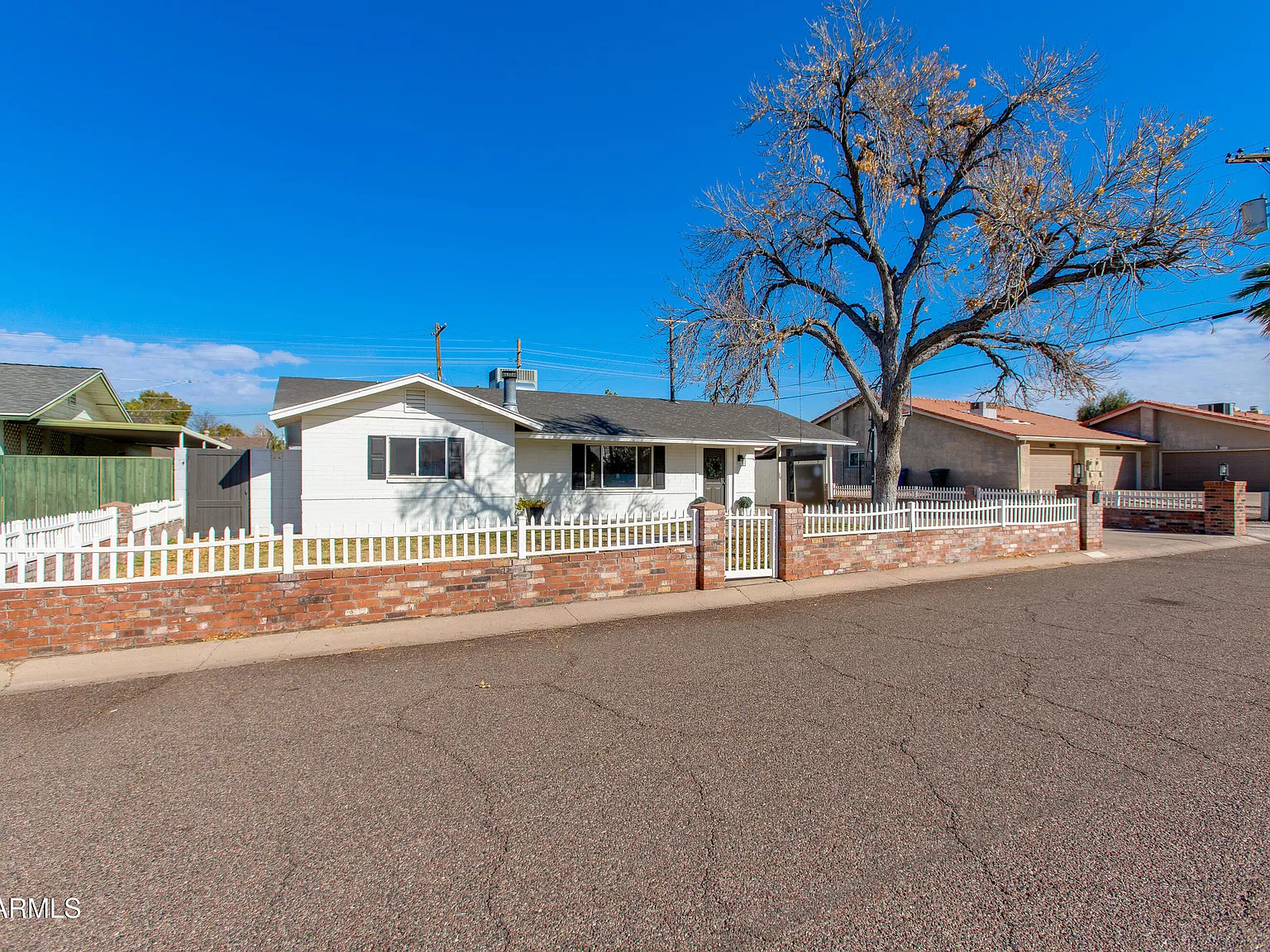 4 bed, 2.0 bath, 1646 sqft, $4,000 — Photo 2