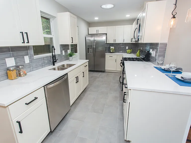 2620 S Holly St — Photo 18