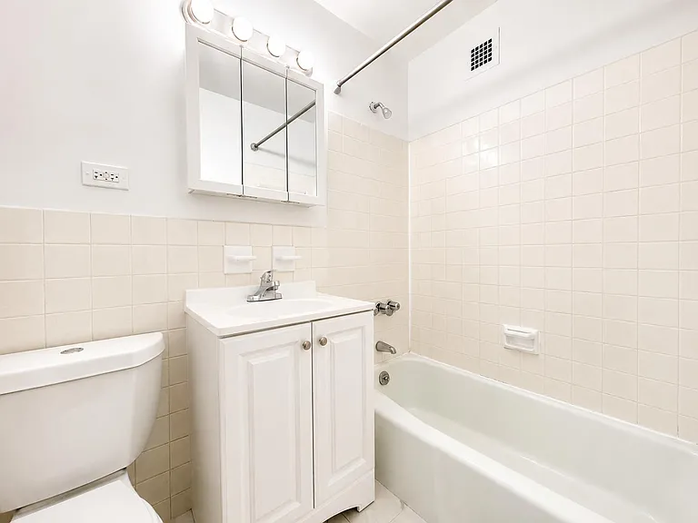 150 W 225th St #20D — Photo 11