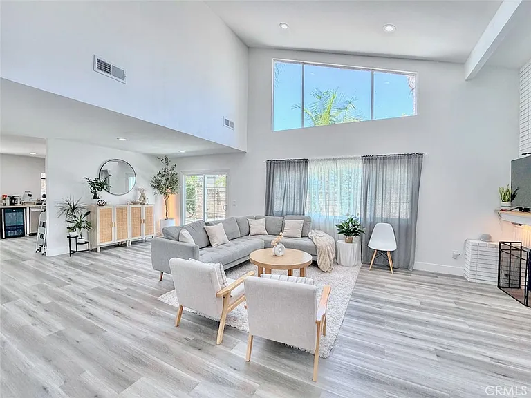 2134 N Pami Cir — Photo 10