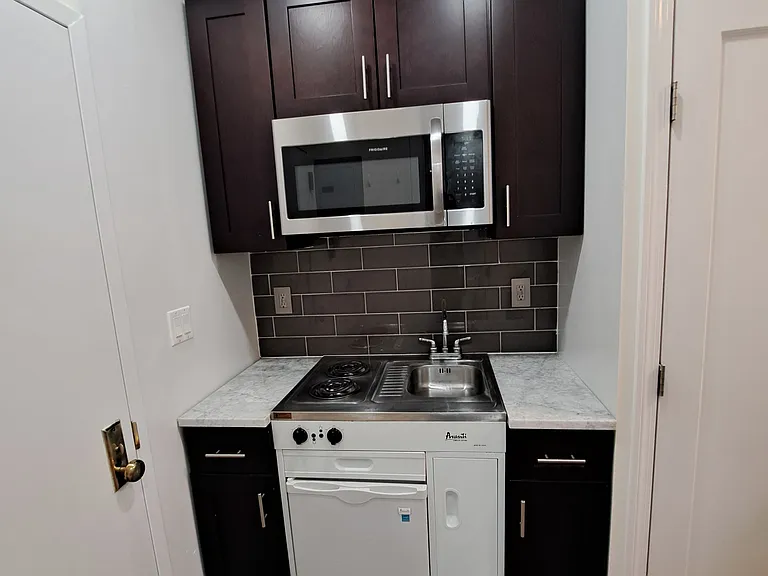 216 W 100th St #515 — Photo 10
