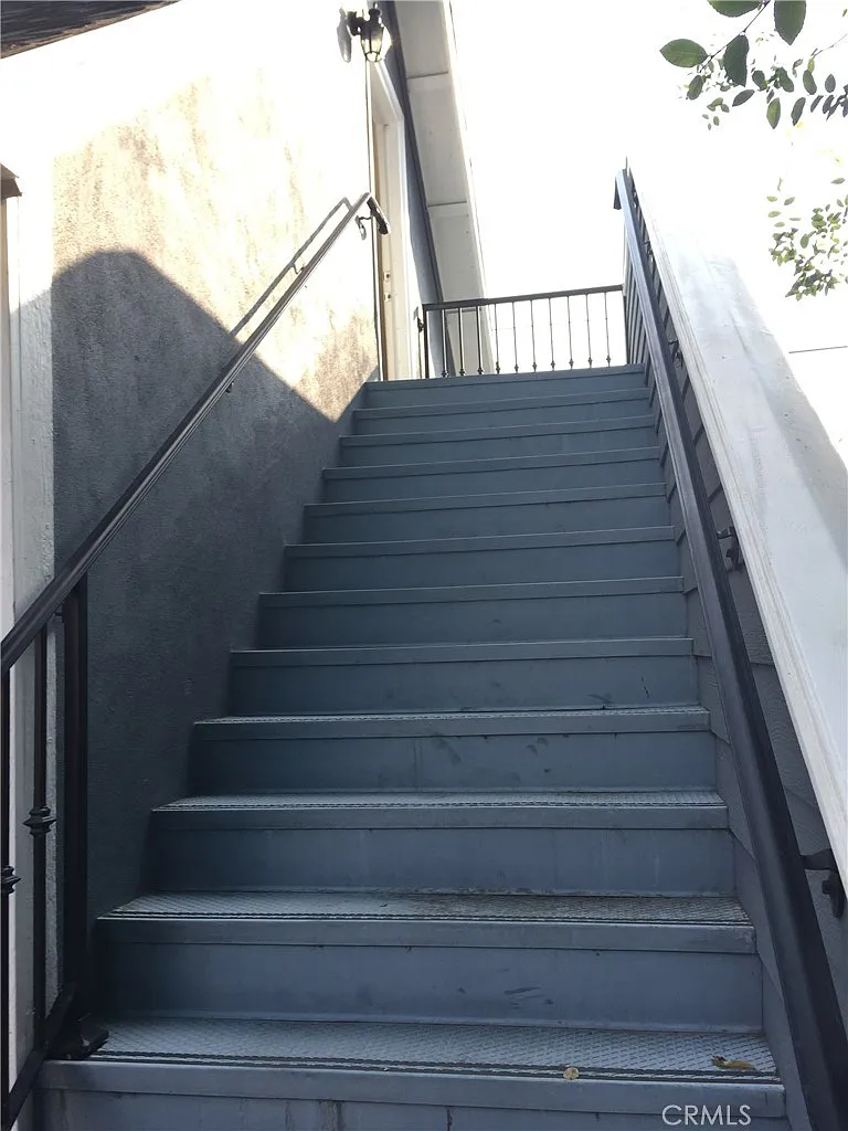 1 bed, 500 sqft, $2,100 — Photo 2