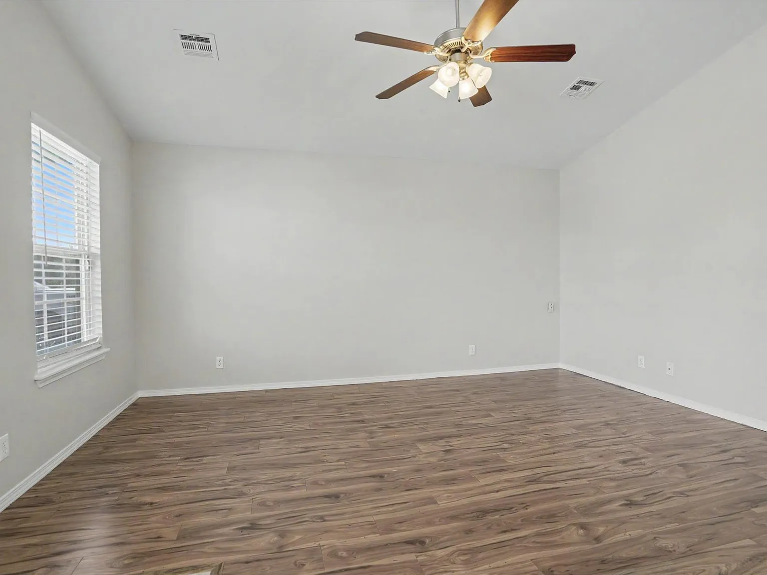 3 bed, 1124 sqft, $1,695 — Photo 4