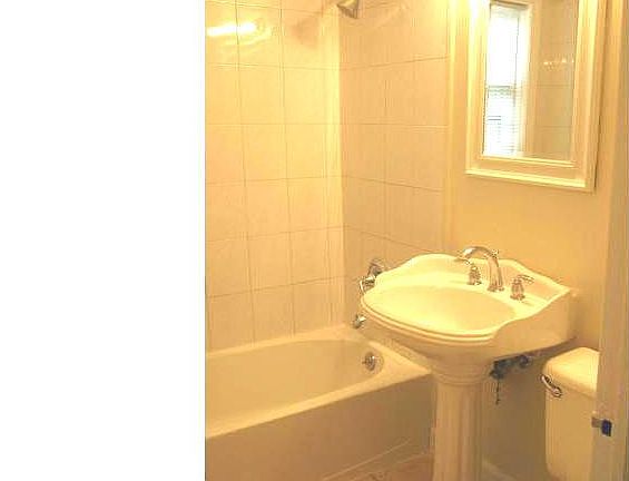 5th image of 2736 Woodley Pl