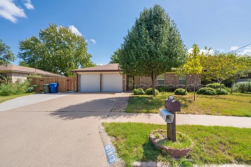 1813 Pleasant Ln Photo 1