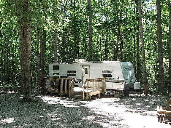 2003 Wildwood LE 28 BHS camper with 8x15.5 deck!