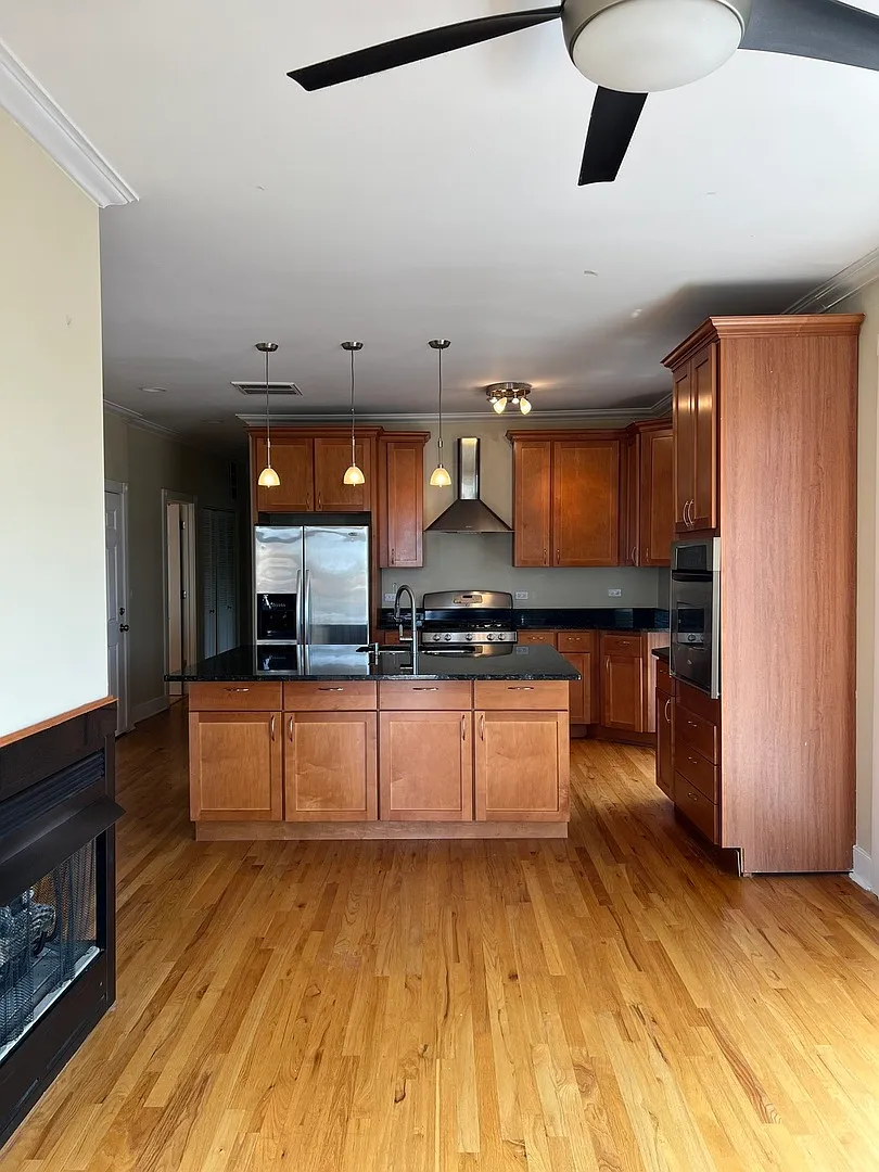 2 bed, 1022 sqft, $2,200 — Photo 4