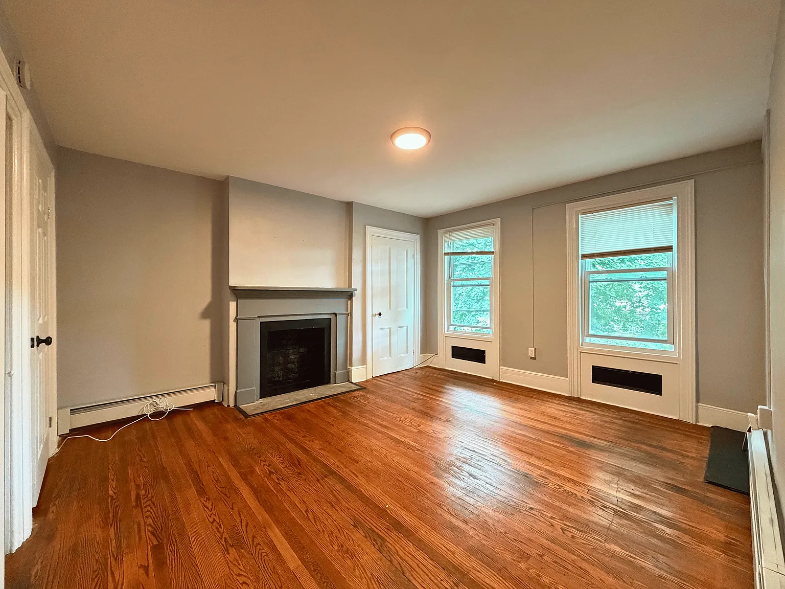 3 bed, 1300 sqft, $2,200 — Photo 4